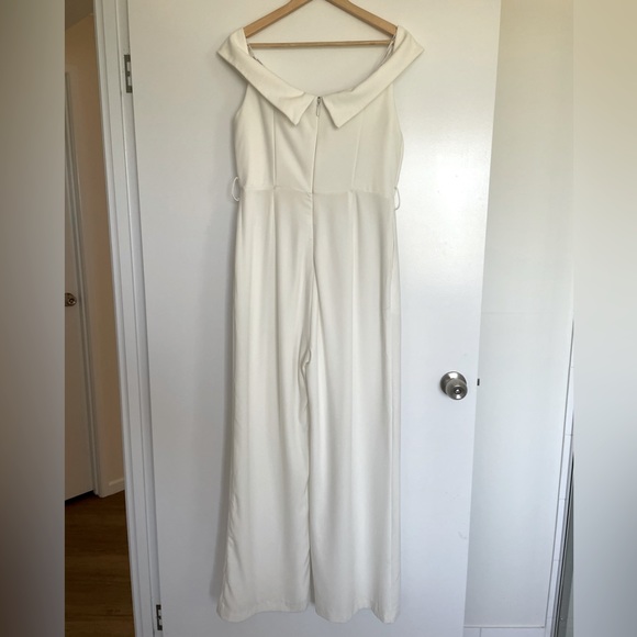 Full length, relaxed wide leg jumpsuit. - Picture 8 of 9